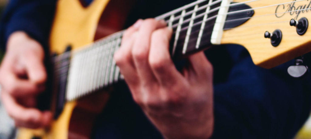 You are currently viewing Guitar Wrist Pain and 5 Other Common Guitarist Injuries
