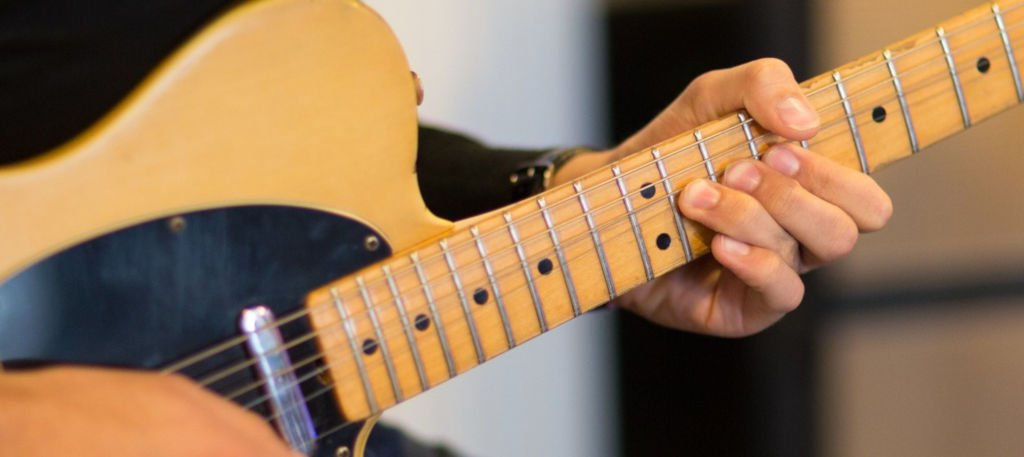 You are currently viewing How to Play Guitar FASTER: 5 Actionable Tips
