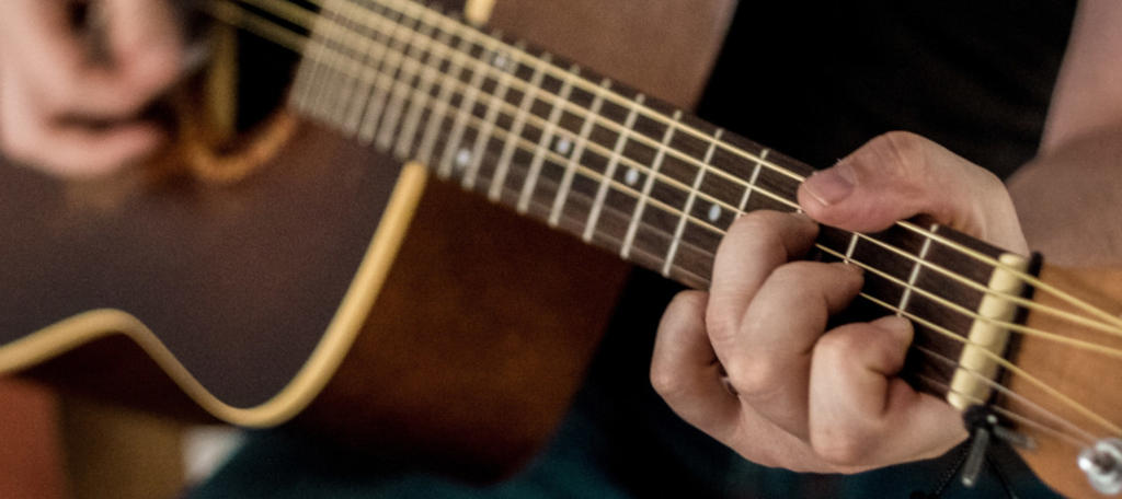 You are currently viewing Fretting Hand Position When Playing The Guitar