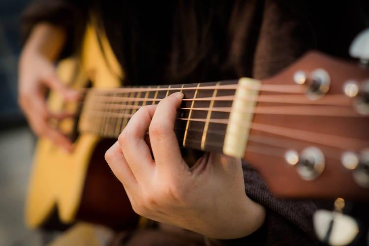 You are currently viewing Top 30 Best Intermediate Guitar Fingerpicking Songs in 2019