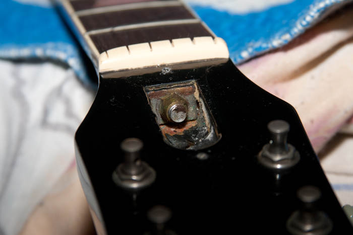 You are currently viewing What You Need To Know About Your Guitar’s Truss Rod