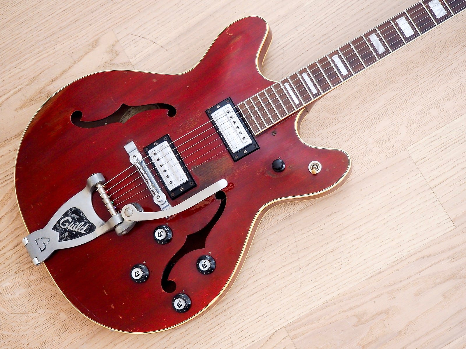 You are currently viewing The Best Semi-Hollow Guitars Under $2000