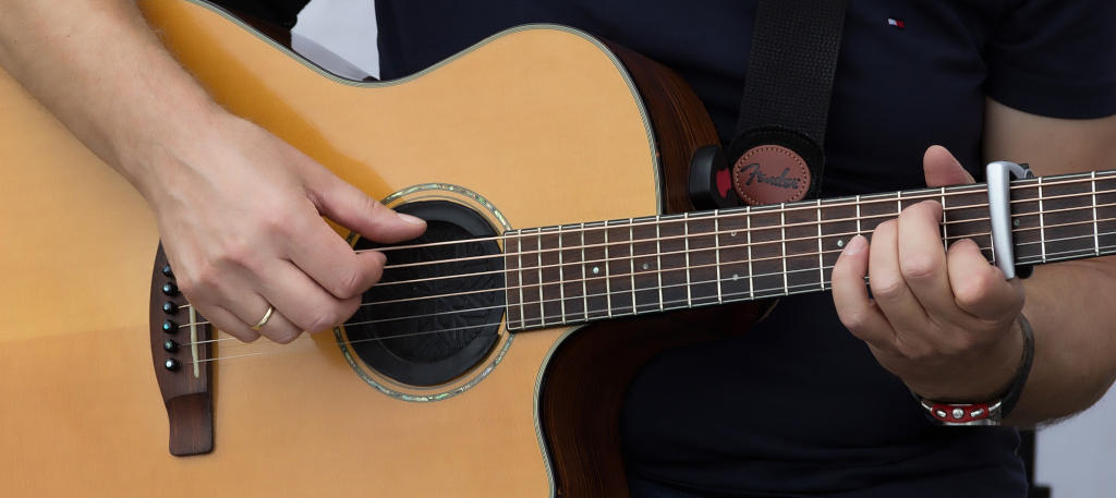 7 Best Budget Acoustic Guitars (under $200) in 2019 - Reviews