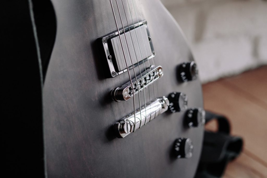 Best Short Scale Electric Guitars Reviewed & Compared