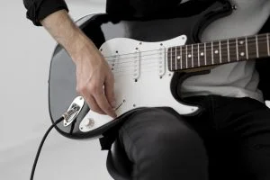 Read more about the article The Best Electric Guitars Under $1500 Price Range