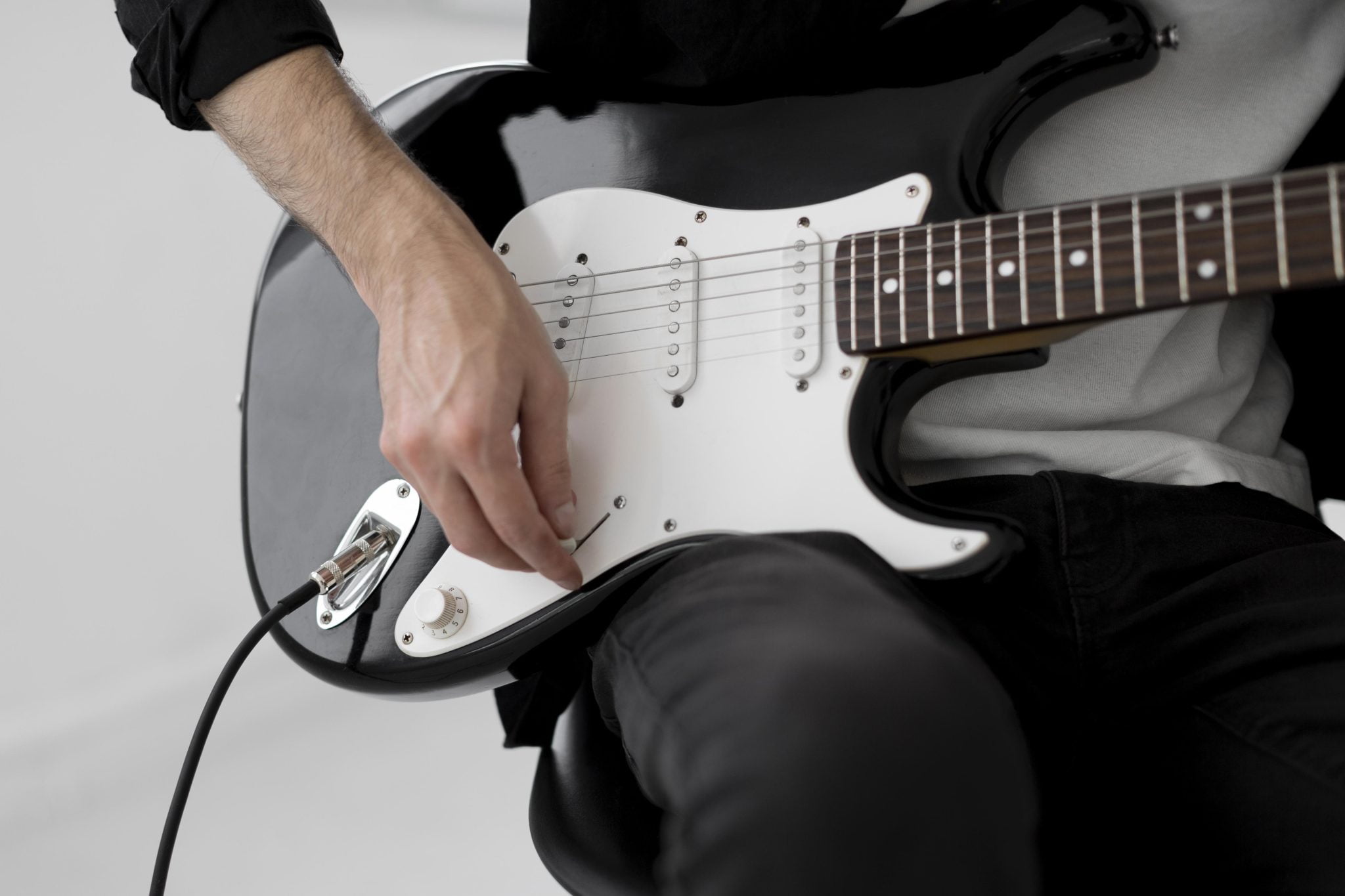 You are currently viewing The Best Electric Guitars Under $1500 Price Range