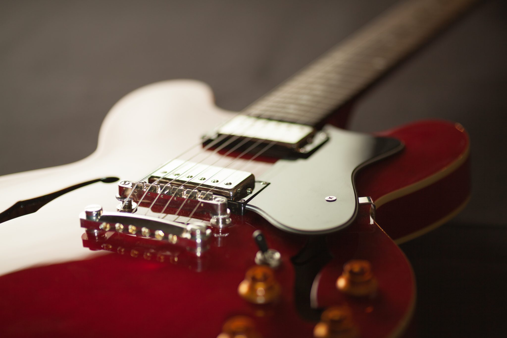 You are currently viewing The Best Electric Guitars Under $1000